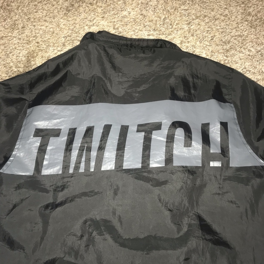Twitch con windbreaker - Picture 6 of 6
